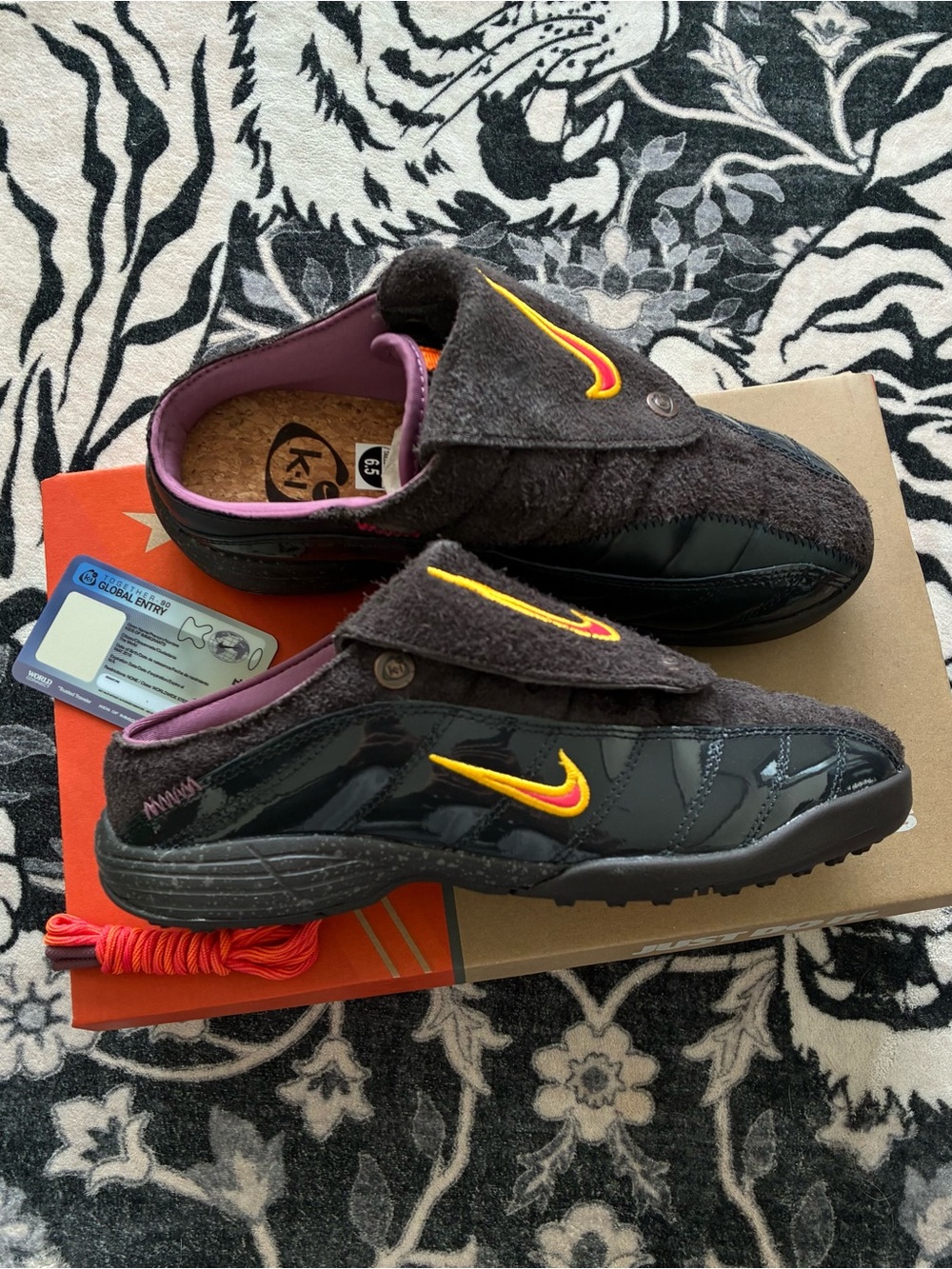NIKE TOTAL 90 x KIDS OF IMMIGRANTS KOI MULE SIZE 8 WOMENS
